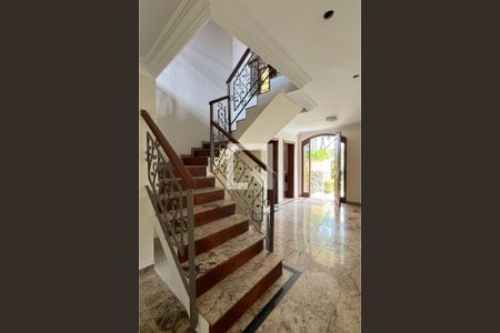 Escada de casa de condomínio à venda com 4 quartos, 630m² em Alphaville, Santana de Parnaíba