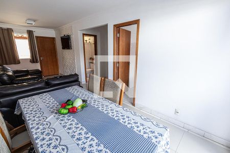 Sala de casa de condomínio para alugar com 3 quartos, 180m² em Santa Monica, Belo Horizonte