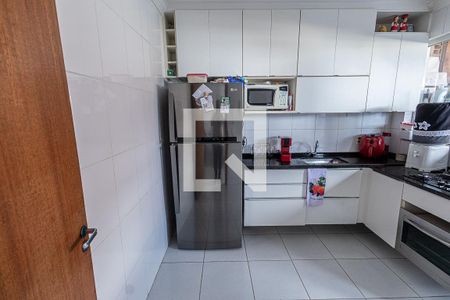 Cozinha de casa de condomínio à venda com 3 quartos, 180m² em Santa Monica, Belo Horizonte