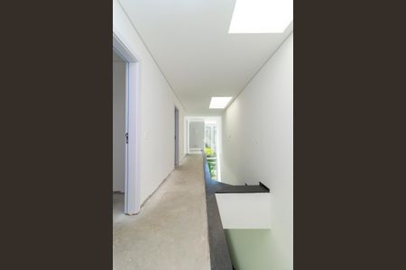 Casa de condomínio à venda com 455m², 4 quartos e 4 vagas Casa de condomínio à venda com 455m², 4 quartos e 4 vagasCorredor