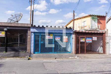 Casa para alugar com 150m², 2 quartos e 2 vagas Casa para alugar com 150m², 2 quartos e 2 vagasFachada