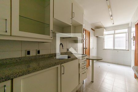 Apartamento à venda com 219m², 4 quartos e 2 vagas Apartamento à venda com 219m², 4 quartos e 2 vagasCozinha