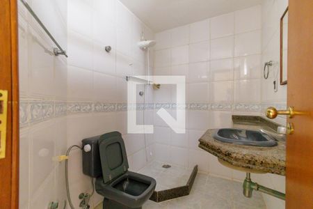 Apartamento à venda com 219m², 4 quartos e 2 vagas Apartamento à venda com 219m², 4 quartos e 2 vagasBanheiro da Suíte 2