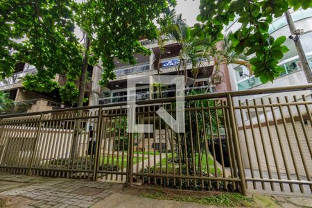 Apartamento à venda com 219m², 4 quartos e 2 vagas Apartamento à venda com 219m², 4 quartos e 2 vagasFachada