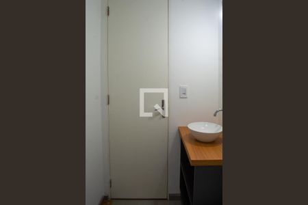 Banheiro de apartamento à venda com 1 quarto, 37m² em Praia de Belas, Porto Alegre