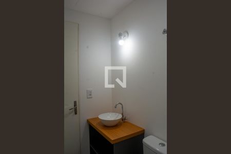 Banheiro de apartamento à venda com 1 quarto, 37m² em Praia de Belas, Porto Alegre