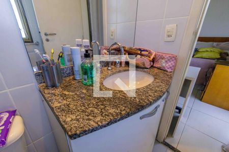 Apartamento à venda com 93m², 2 quartos e 2 vagas Apartamento à venda com 93m², 2 quartos e 2 vagasBanheiro da Suíte