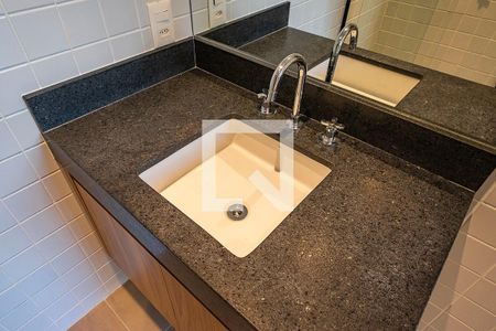 Banheiro de kitnet/studio para alugar com 1 quarto, 30m² em Sumarezinho, São Paulo