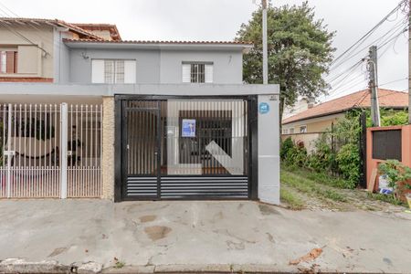 Casa para alugar com 117m², 2 quartos e 1 vaga Casa para alugar com 117m², 2 quartos e 1 vagaFachada