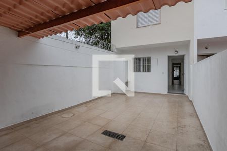 Casa para alugar com 117m², 2 quartos e 1 vaga Casa para alugar com 117m², 2 quartos e 1 vagaQuintal