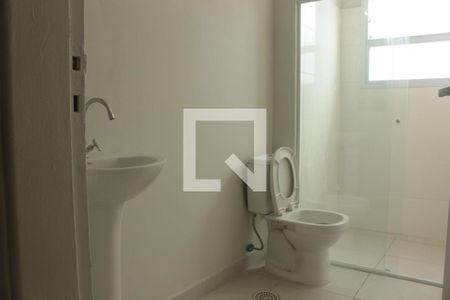 banheiro de kitnet/studio para alugar com 1 quarto, 30m² em Santa Ifigênia, São Paulo