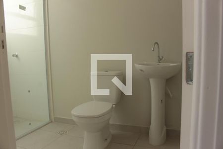 Banheiro de kitnet/studio para alugar com 1 quarto, 28m² em Santa Ifigênia, São Paulo