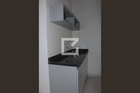 cozinha de kitnet/studio para alugar com 1 quarto, 28m² em Santa Ifigênia, São Paulo