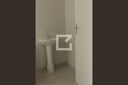 Banheiro de kitnet/studio para alugar com 1 quarto, 28m² em Santa Ifigênia, São Paulo