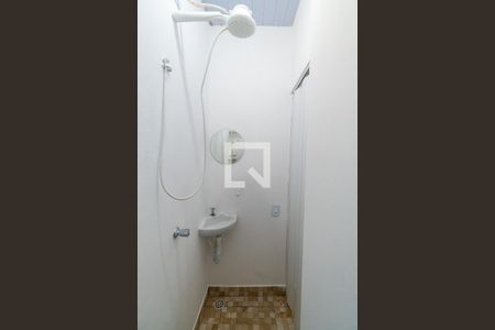 Banheiro de kitnet/studio para alugar com 1 quarto, 15m² em Vila Clementino, São Paulo