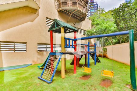 Apartamento para alugar com 100m², 3 quartos e 2 vagasÁrea comum - Playground