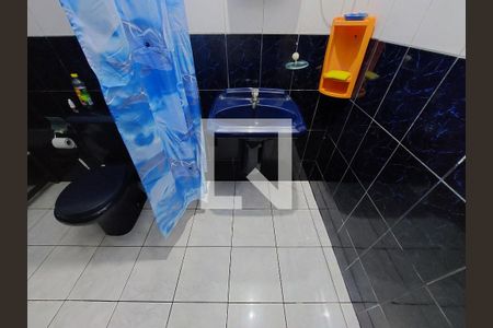 Banheiro de casa para alugar com 1 quarto, 30m² em Jardim Lallo, São Paulo
