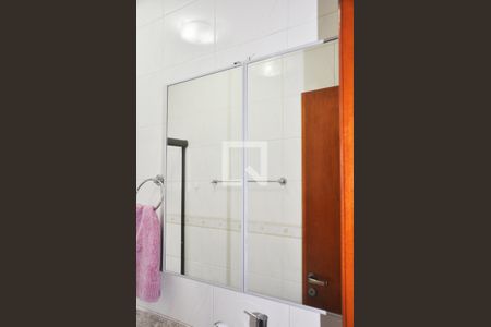 Casa à venda com 156m², 3 quartos e 2 vagasBanheiro/Box/Chuveiro Elétrico/Armário/Vaso