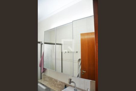 Casa à venda com 156m², 3 quartos e 2 vagasSuite/Banheiro/Box/Chuveiro Gás/Armário/Vaso