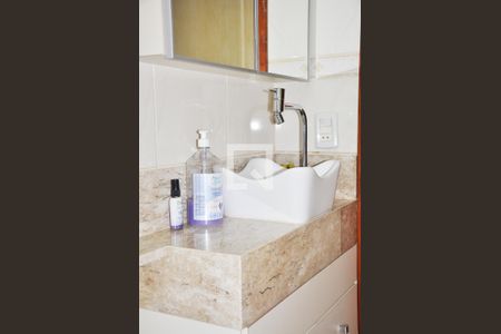 Casa à venda com 156m², 3 quartos e 2 vagasBanheiro/Box/Chuveiro Elétrico/Armário/Vaso