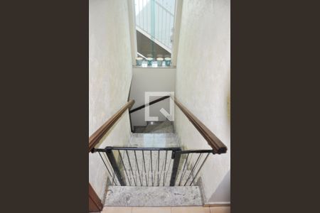 Casa à venda com 156m², 3 quartos e 2 vagasEscada / Quartos