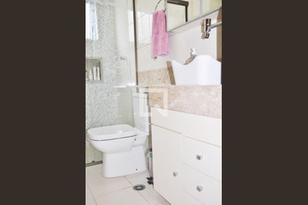 Casa à venda com 156m², 3 quartos e 2 vagasBanheiro/Box/Chuveiro Elétrico/Armário/Vaso