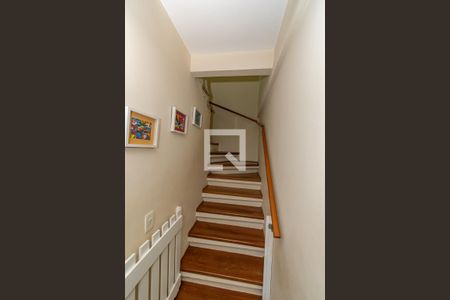 Casa de condomínio para alugar com 112m², 3 quartos e 2 vagasEscadas 