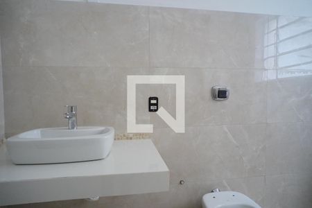 Banheiro suite de apartamento à venda com 2 quartos, 92m² em Rio Branco, Porto Alegre