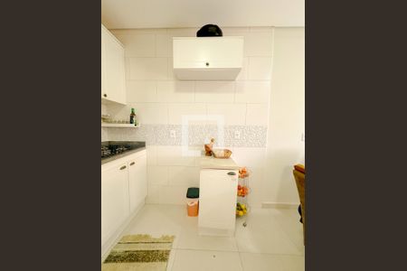 Casa de condomínio para alugar com 120m², 4 quartos e 2 vagasCozinha - Armários