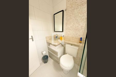 Casa de condomínio para alugar com 120m², 4 quartos e 2 vagasBanheiro da Suíte 1