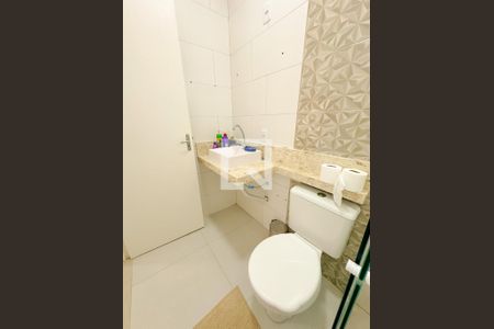 Casa de condomínio para alugar com 120m², 4 quartos e 2 vagasBanheiro da Suíte 2