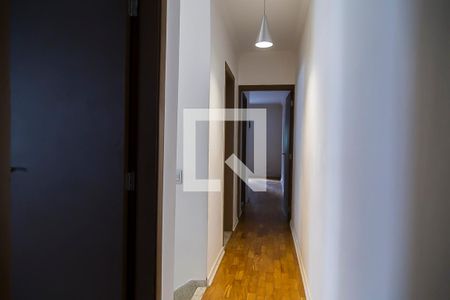 Casa à venda com 300m², 3 quartos e 5 vagasCorredor