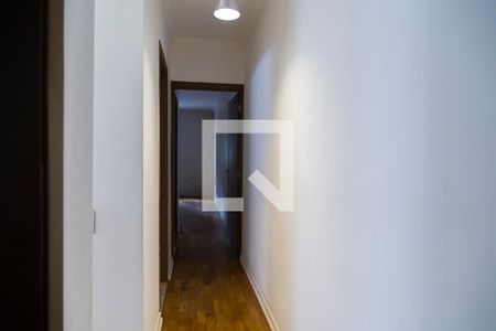 Casa à venda com 300m², 3 quartos e 5 vagasCorredor