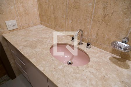 Casa à venda com 300m², 3 quartos e 5 vagasBanheiro Social - Pia