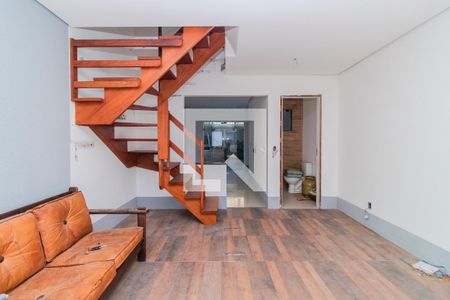 Sala de casa à venda com 2 quartos, 77m² em Guarujá, Porto Alegre