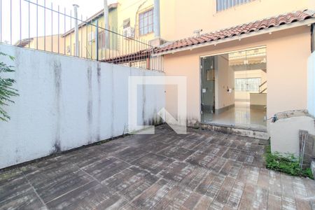 Casa à venda com 77m², 2 quartos e 1 vagaQuintal