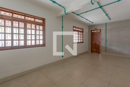 Sala de casa à venda com 3 quartos, 250m² em Santa Terezinha, Belo Horizonte