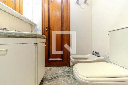 Apartamento para alugar com 245m², 4 quartos e 3 vagasBanheiro da Suíte 1