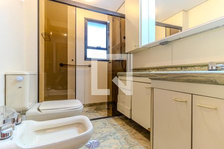 Apartamento para alugar com 245m², 4 quartos e 3 vagasBanheiro da Suíte 2