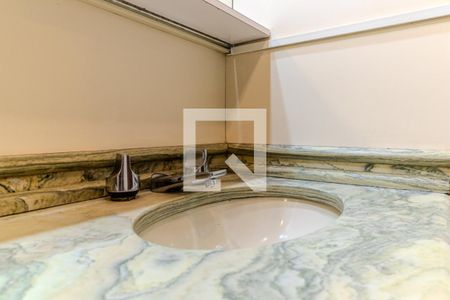 Apartamento para alugar com 245m², 4 quartos e 3 vagasBanheiro da Suíte 2