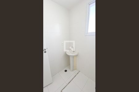 Banheiro de apartamento para alugar com 2 quartos, 35m² em Parque São Vicente, Mauá