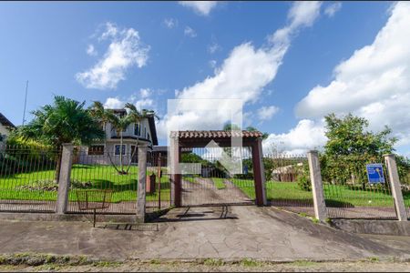 Casa à venda com 249m², 3 quartos e 8 vagas Casa à venda com 249m², 3 quartos e 8 vagasFachada