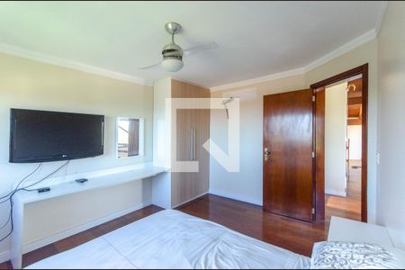 Casa à venda com 249m², 3 quartos e 8 vagas Casa à venda com 249m², 3 quartos e 8 vagasQuarto 3