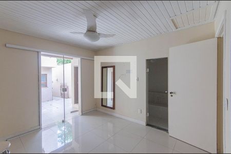 Casa à venda com 249m², 3 quartos e 8 vagas Casa à venda com 249m², 3 quartos e 8 vagasQuarto - Externo