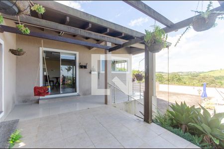 Casa à venda com 249m², 3 quartos e 8 vagas Casa à venda com 249m², 3 quartos e 8 vagasÁrea Externa