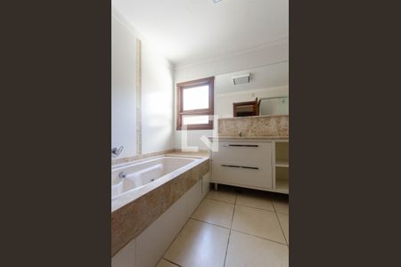 Casa à venda com 249m², 3 quartos e 8 vagas Casa à venda com 249m², 3 quartos e 8 vagasBanheiro da Suíte