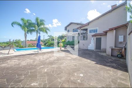 Casa à venda com 249m², 3 quartos e 8 vagas Casa à venda com 249m², 3 quartos e 8 vagasÁrea Externa