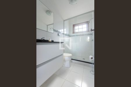 Casa à venda com 249m², 3 quartos e 8 vagas Casa à venda com 249m², 3 quartos e 8 vagasBanheiro