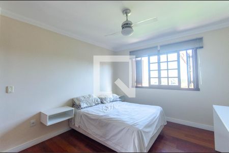 Casa à venda com 249m², 3 quartos e 8 vagas Casa à venda com 249m², 3 quartos e 8 vagasQuarto 3