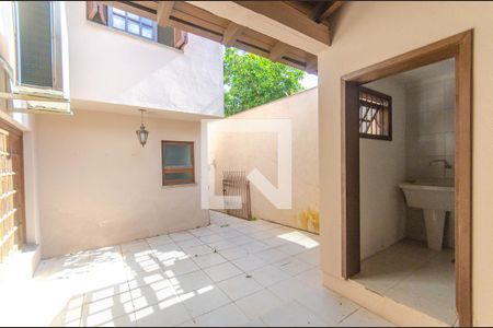 Casa à venda com 249m², 3 quartos e 8 vagas Casa à venda com 249m², 3 quartos e 8 vagasÁrea Externa